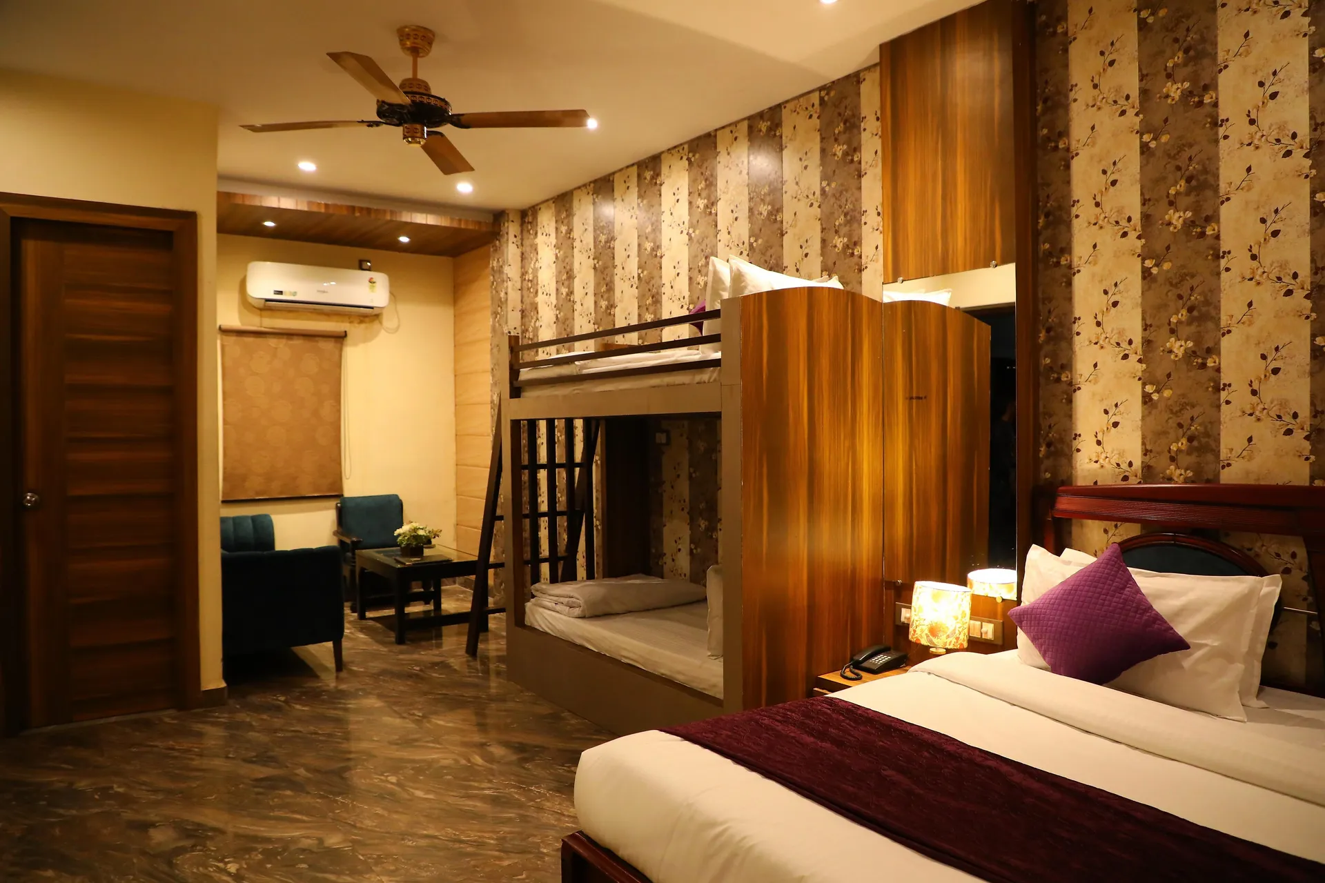 Perfectstayz Premium @ Harkipauri Road Room
