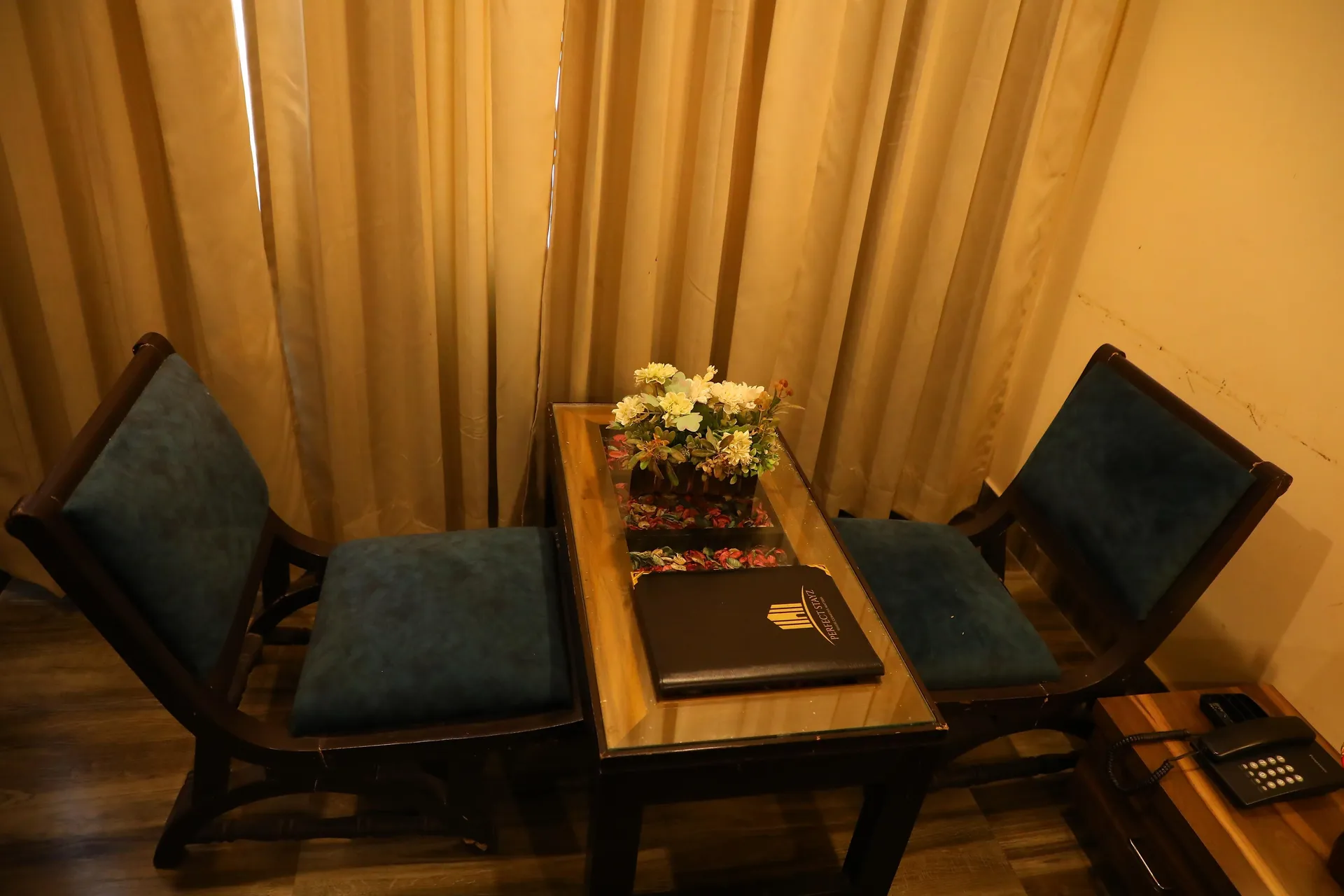 Perfectstayz Premium @ Harkipauri Road Room