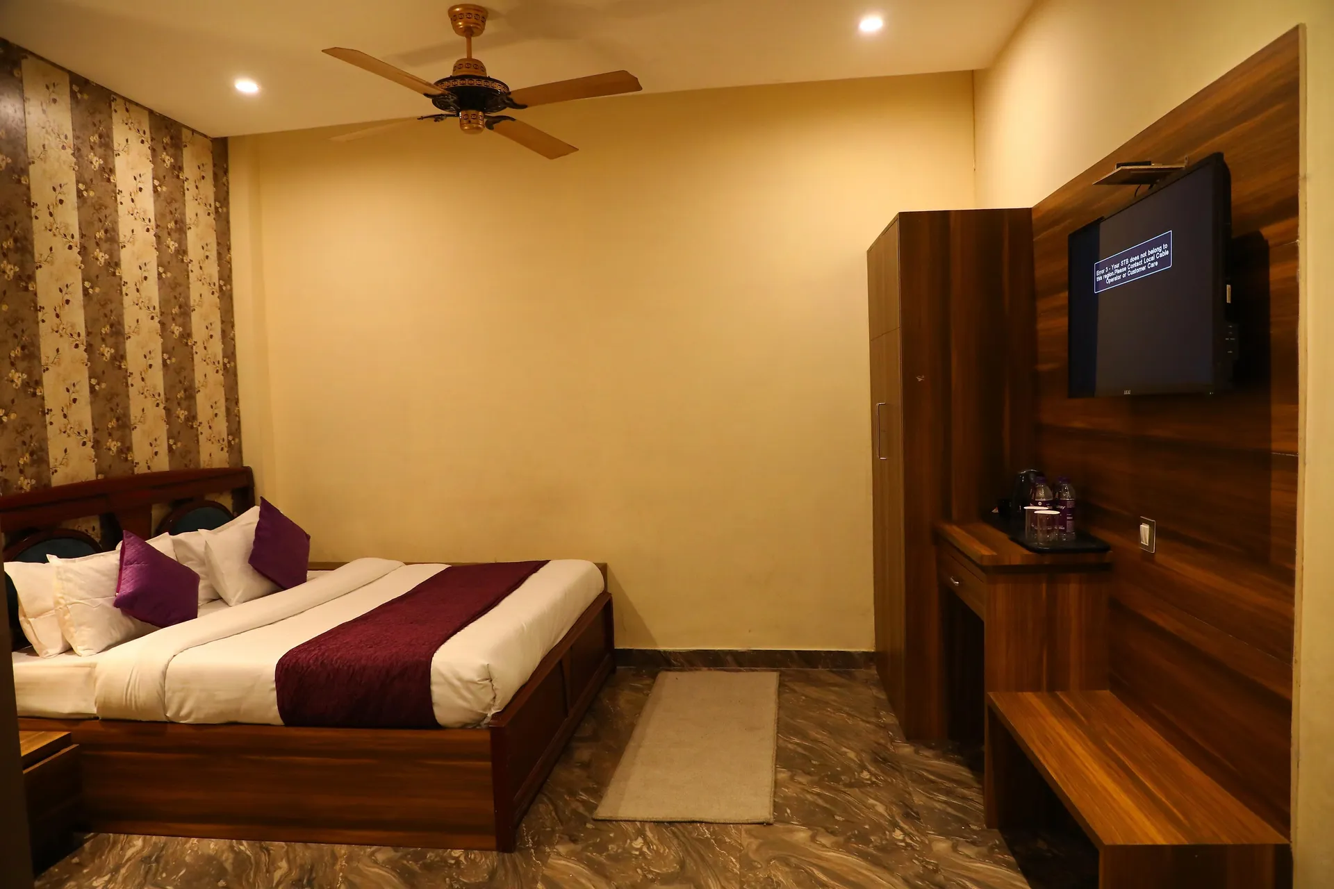 Perfectstayz Premium @ Harkipauri Road Room