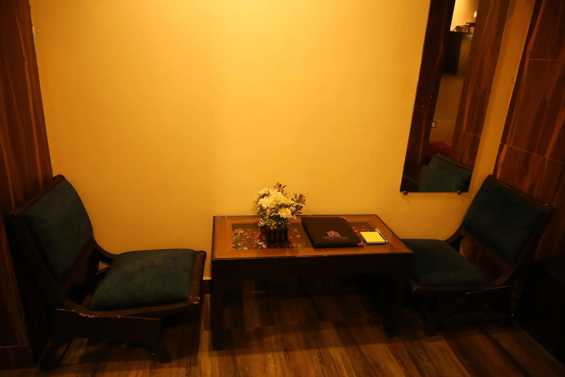 Perfectstayz Premium @ Harkipauri Road Room