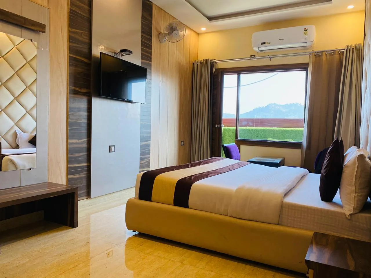 Perfectstayz Premium @ Harkipauri Road Room