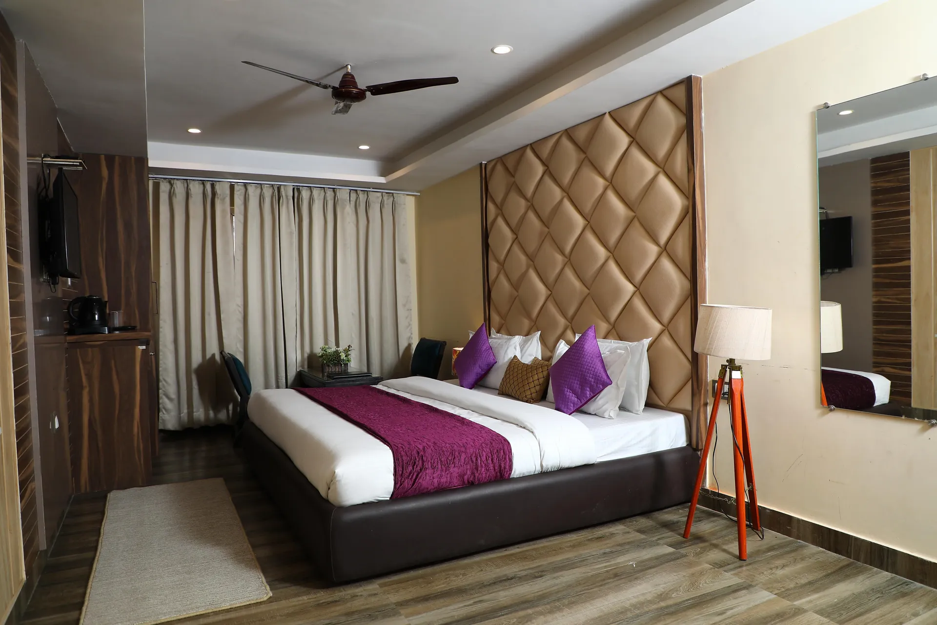 Perfectstayz Premium @ Harkipauri Road Room
