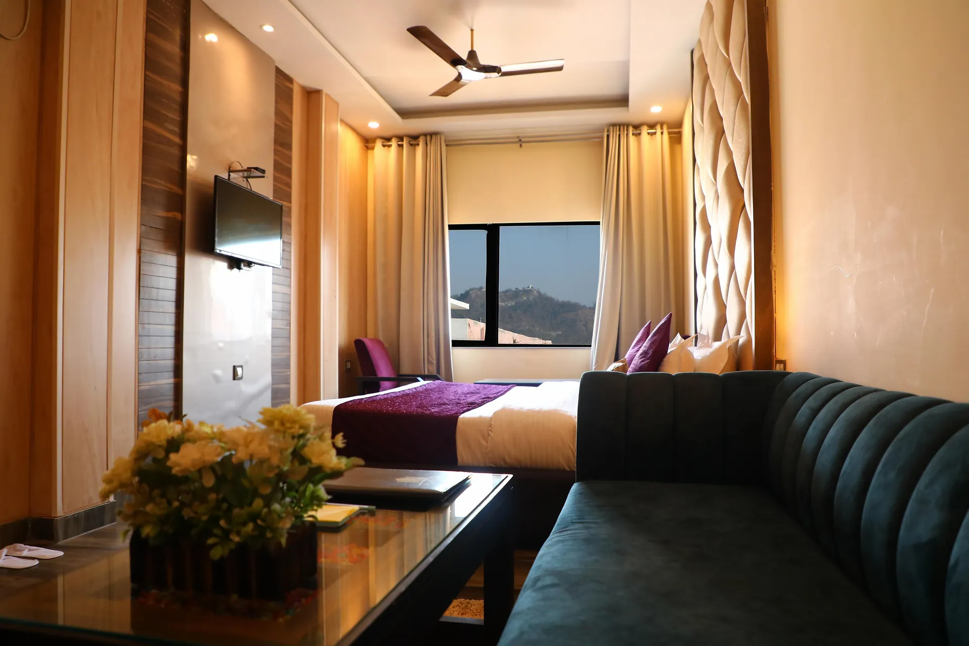 Perfectstayz Premium @ Harkipauri Road Room