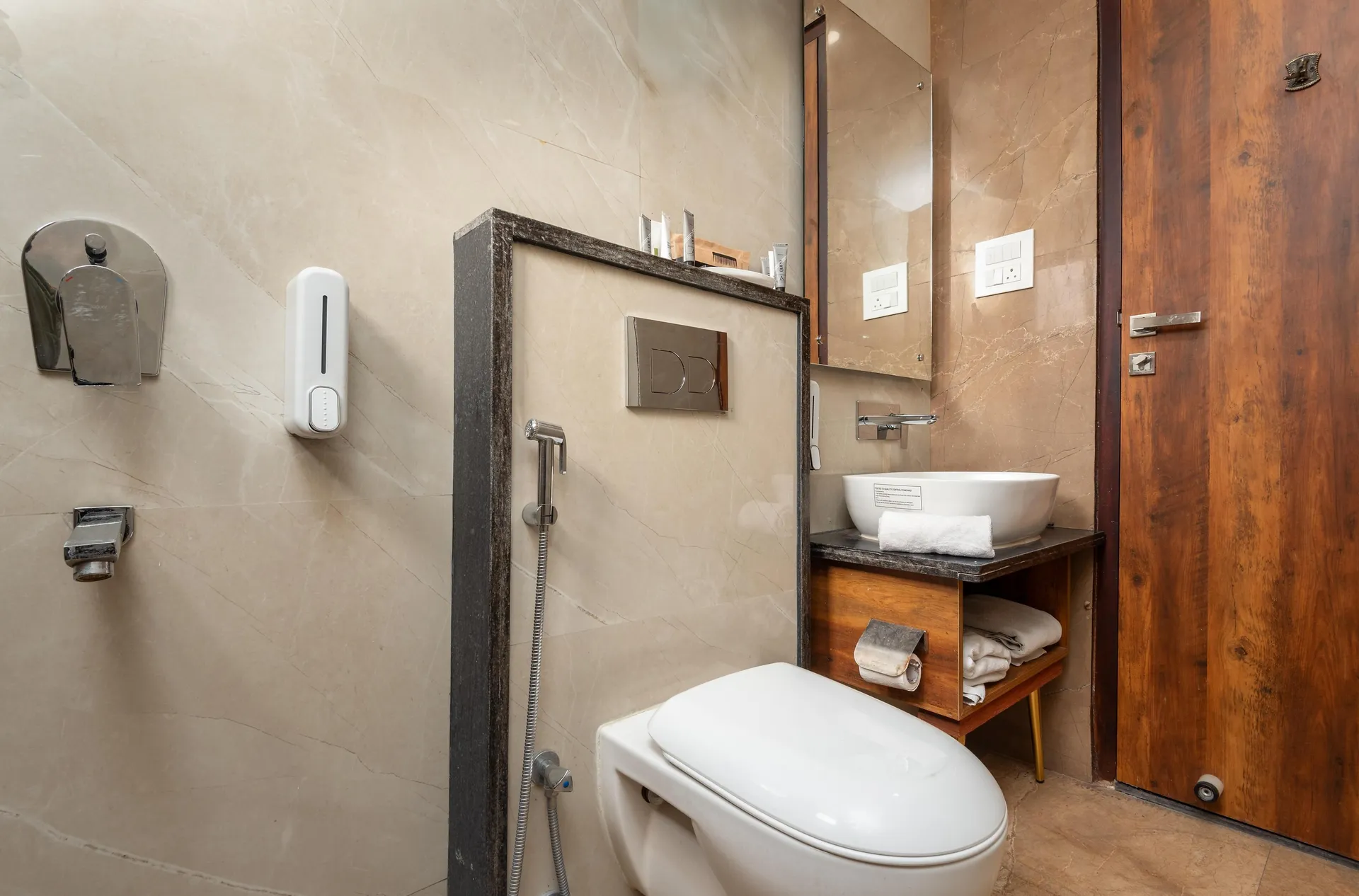 Shanti Heritage by Lawrence Hotels Washroom