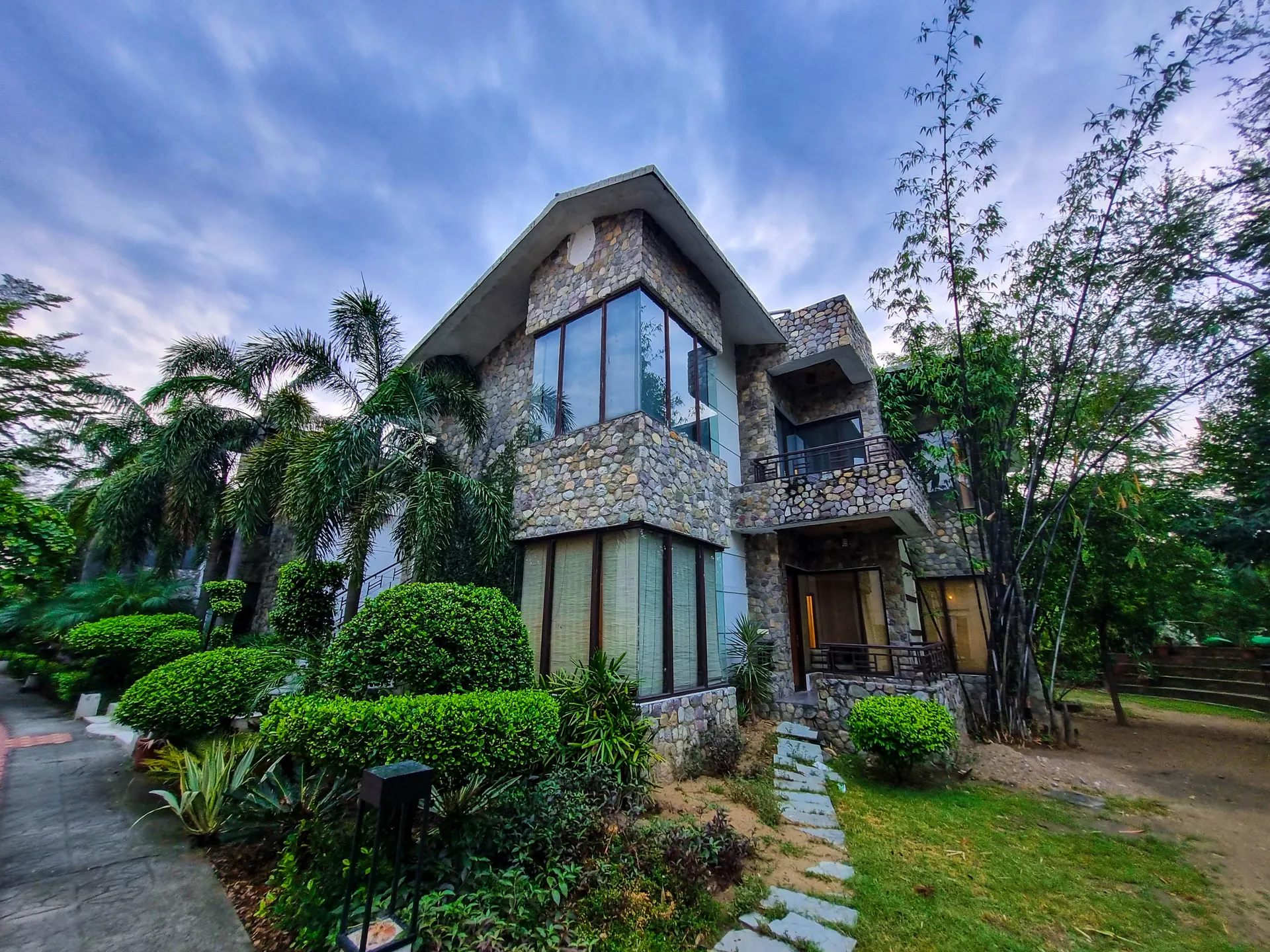 Bento The Roar Resort Facade