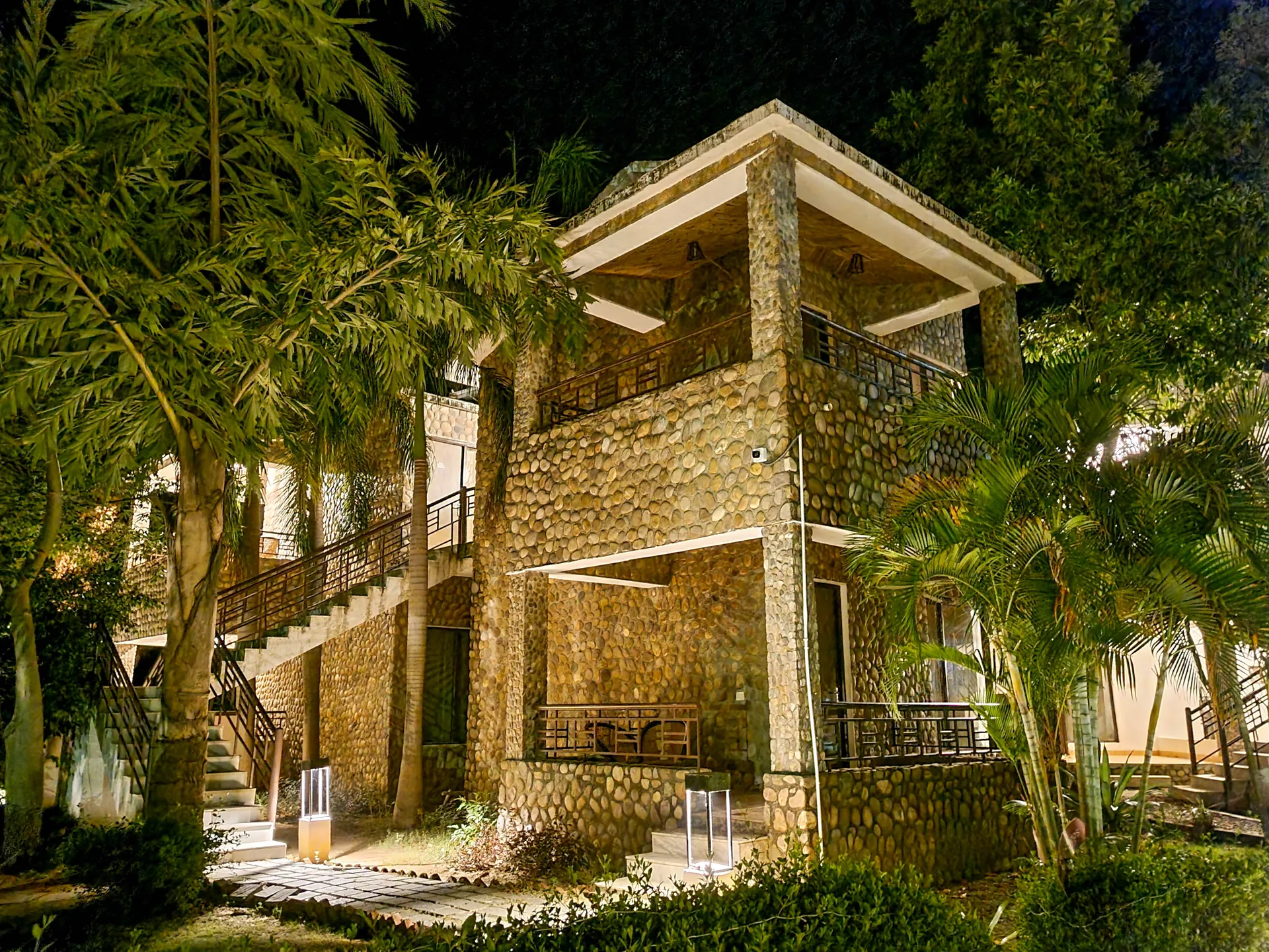 Bento The Roar Resort Facade