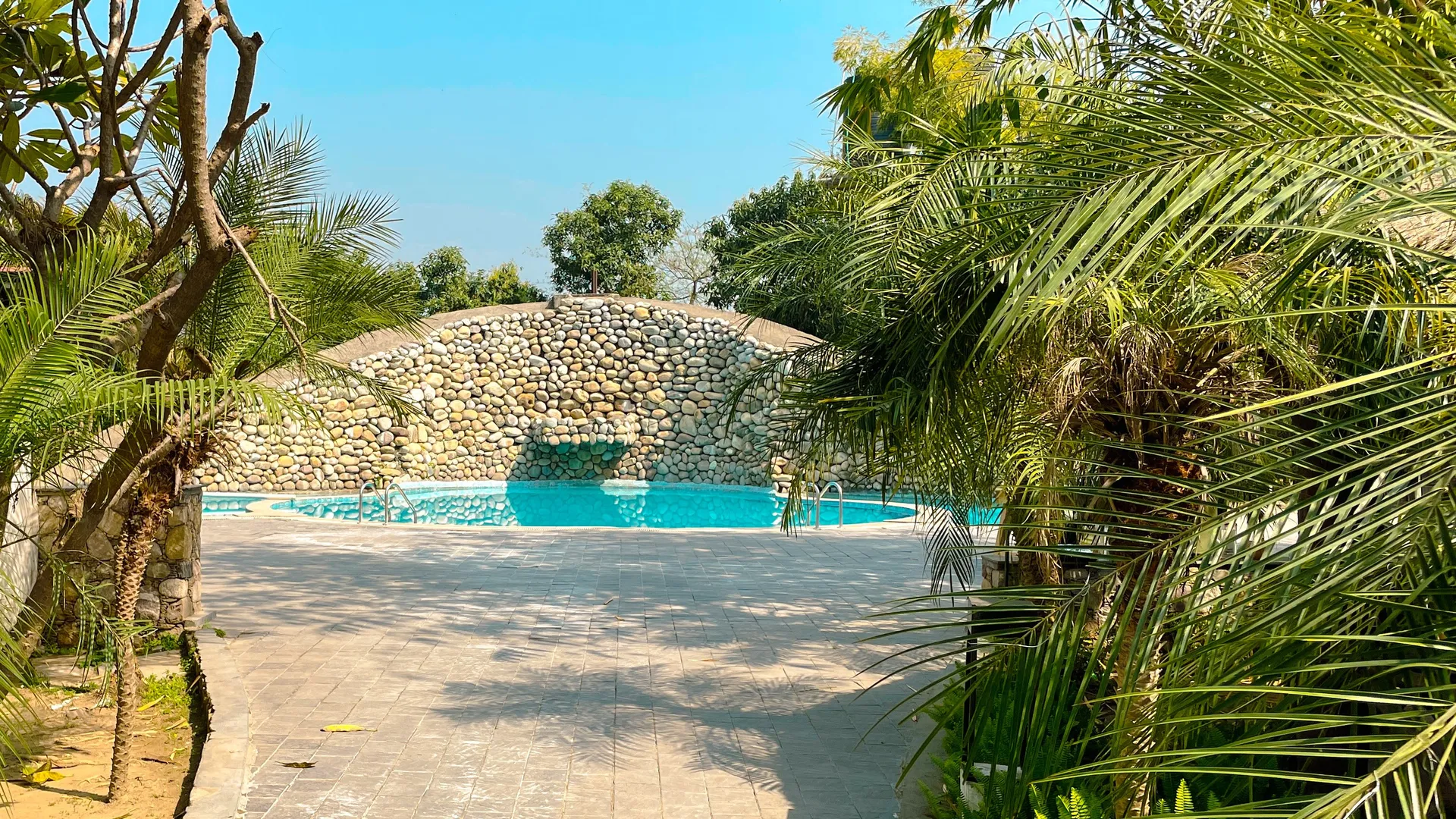 Bento The Roar Resort Swimming Pool