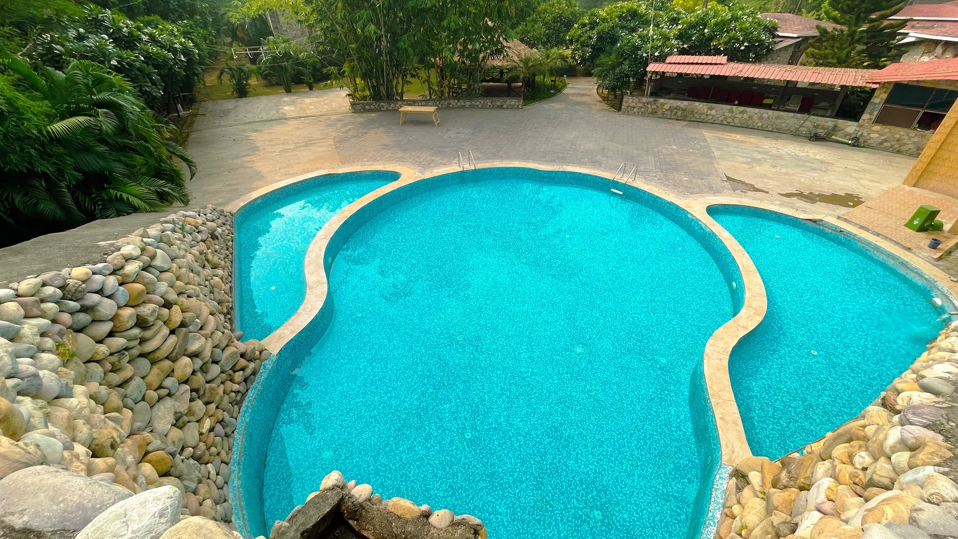 Bento The Roar Resort Swimming Pool