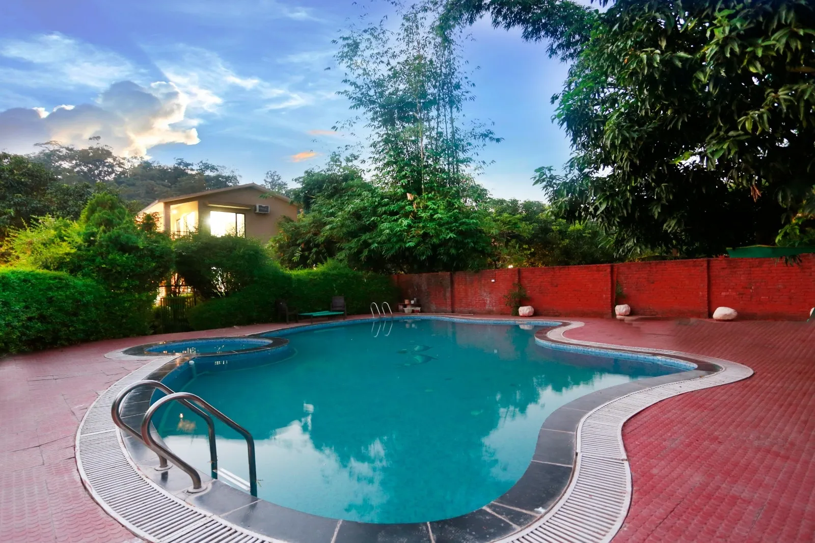 Corbett Aroma Park By Royal Collection Hotels Swimming Pool