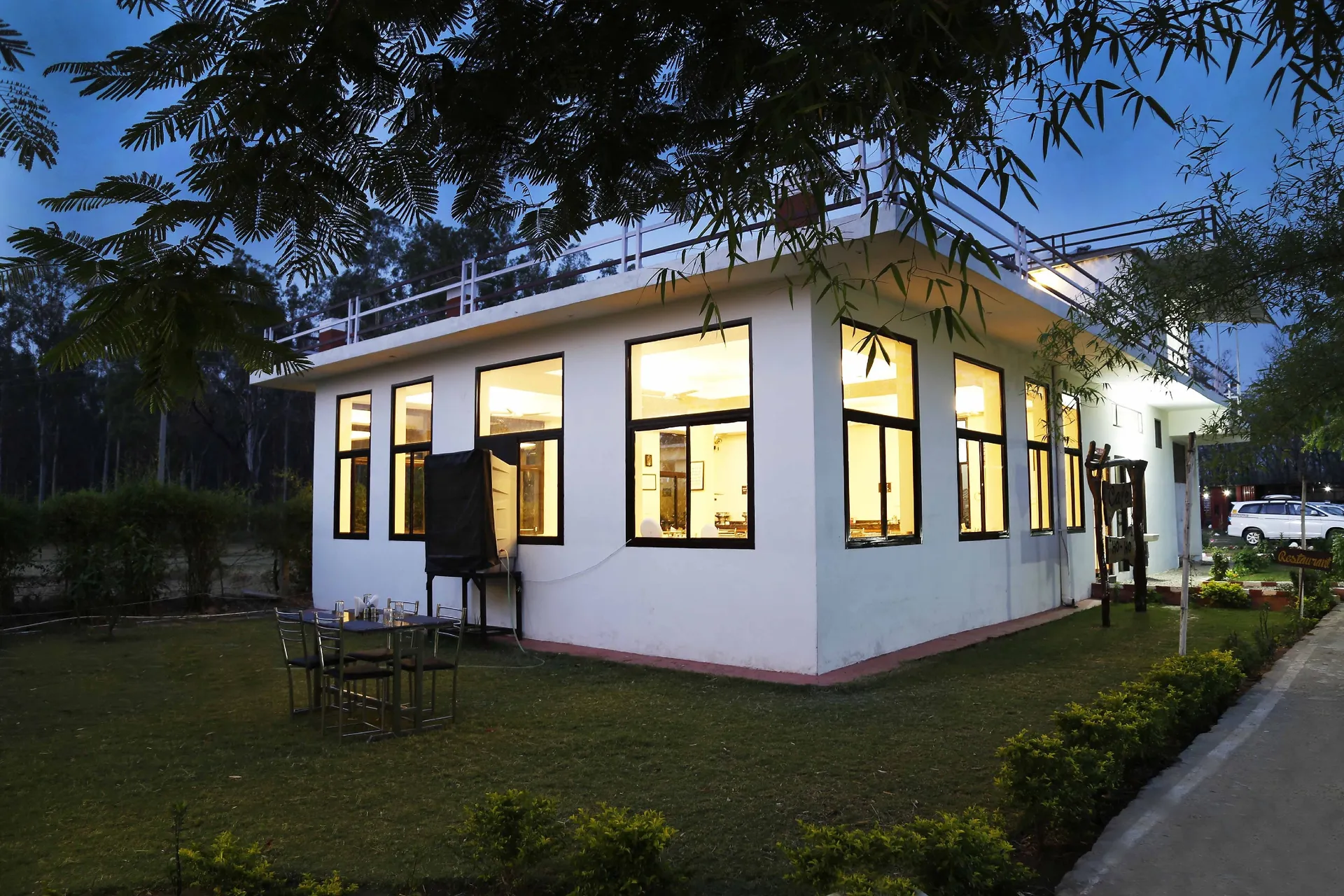 Corbett Treat Resort  Restaurant