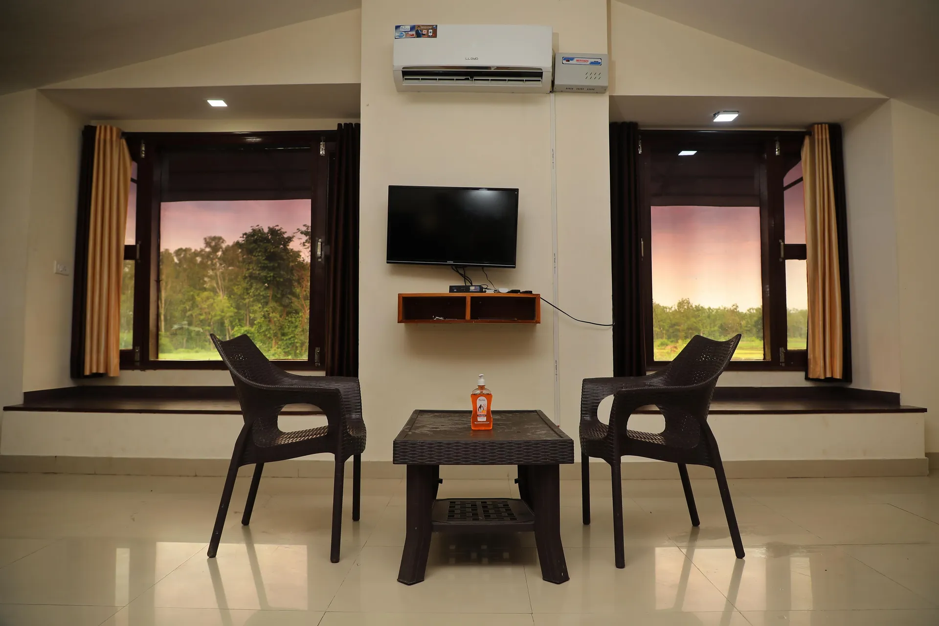 Corbett Treat Resort  Room
