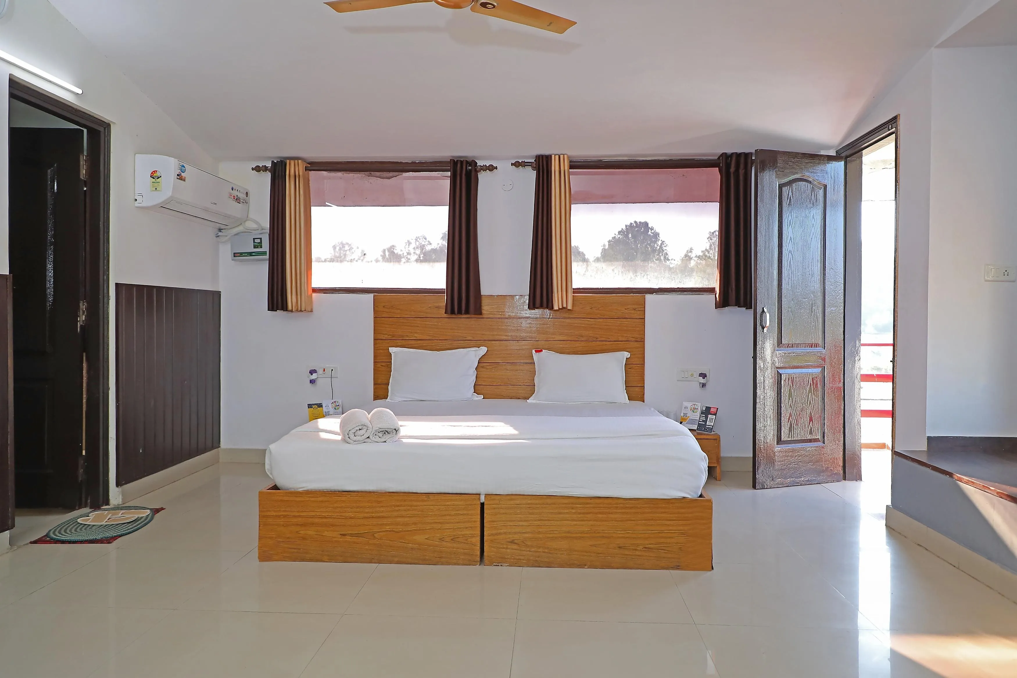 Corbett Treat Resort  Room