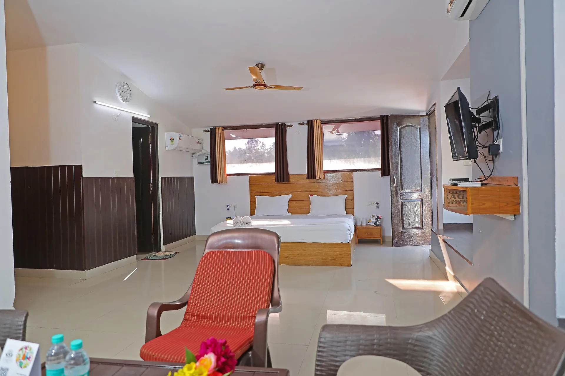 Corbett Treat Resort  Room