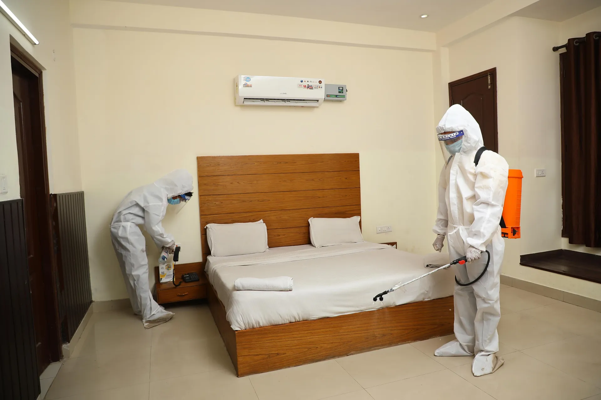 Corbett Treat Resort  Room