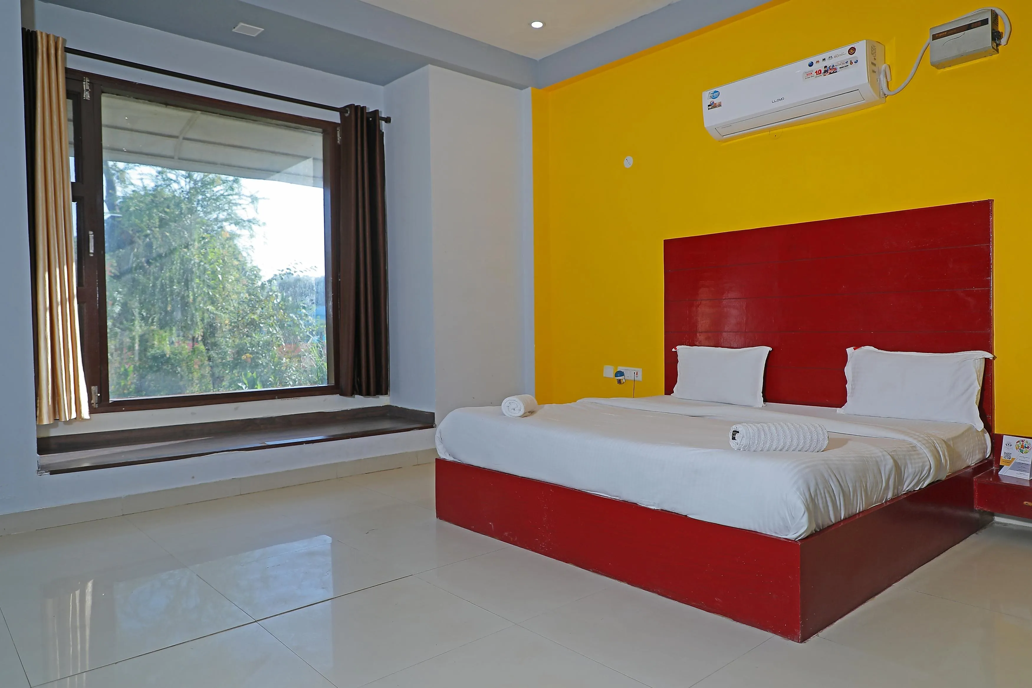 Corbett Treat Resort  Room