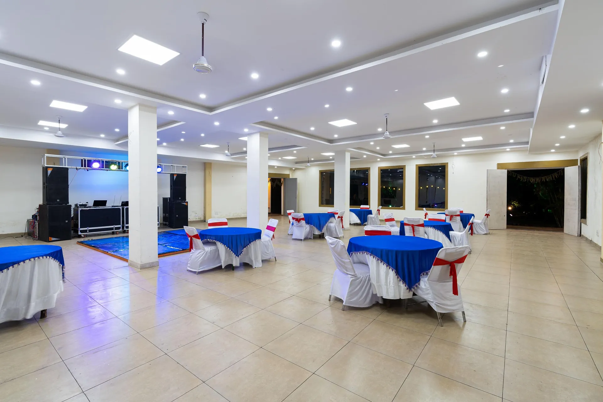 Corbett Wild Resort-A River Access Property Banquet
