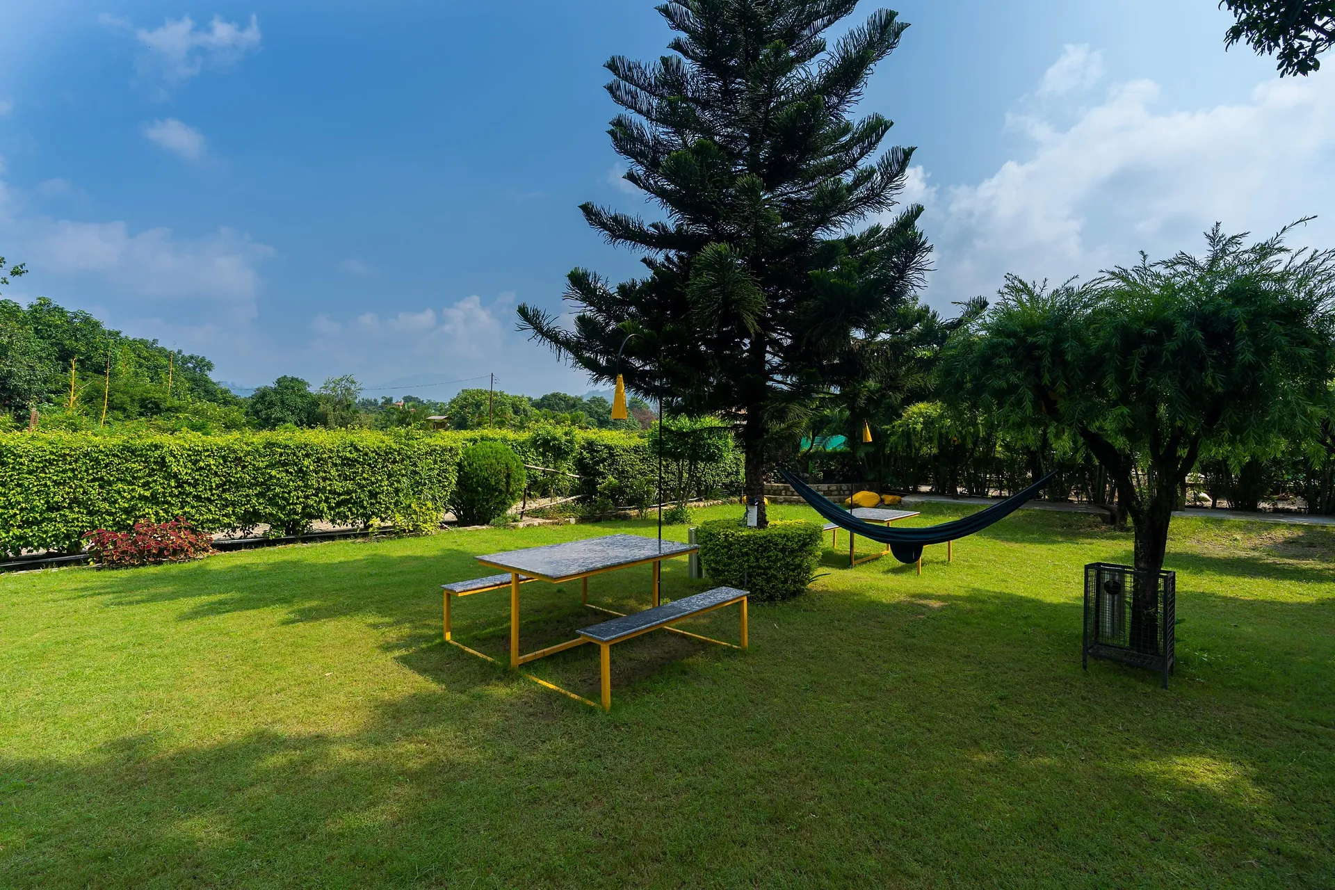Corbett Wild Resort-A River Access Property Garden