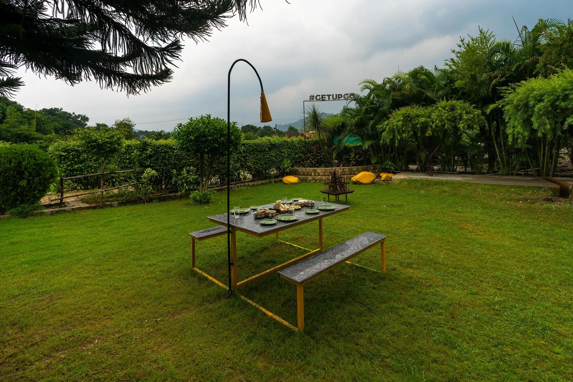 Corbett Wild Resort-A River Access Property Garden