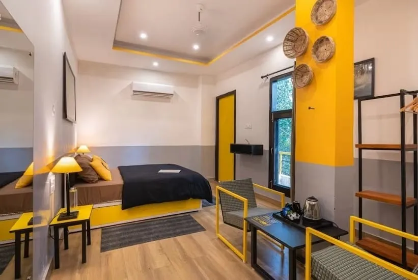 Corbett Wild Resort-A River Access Property Room