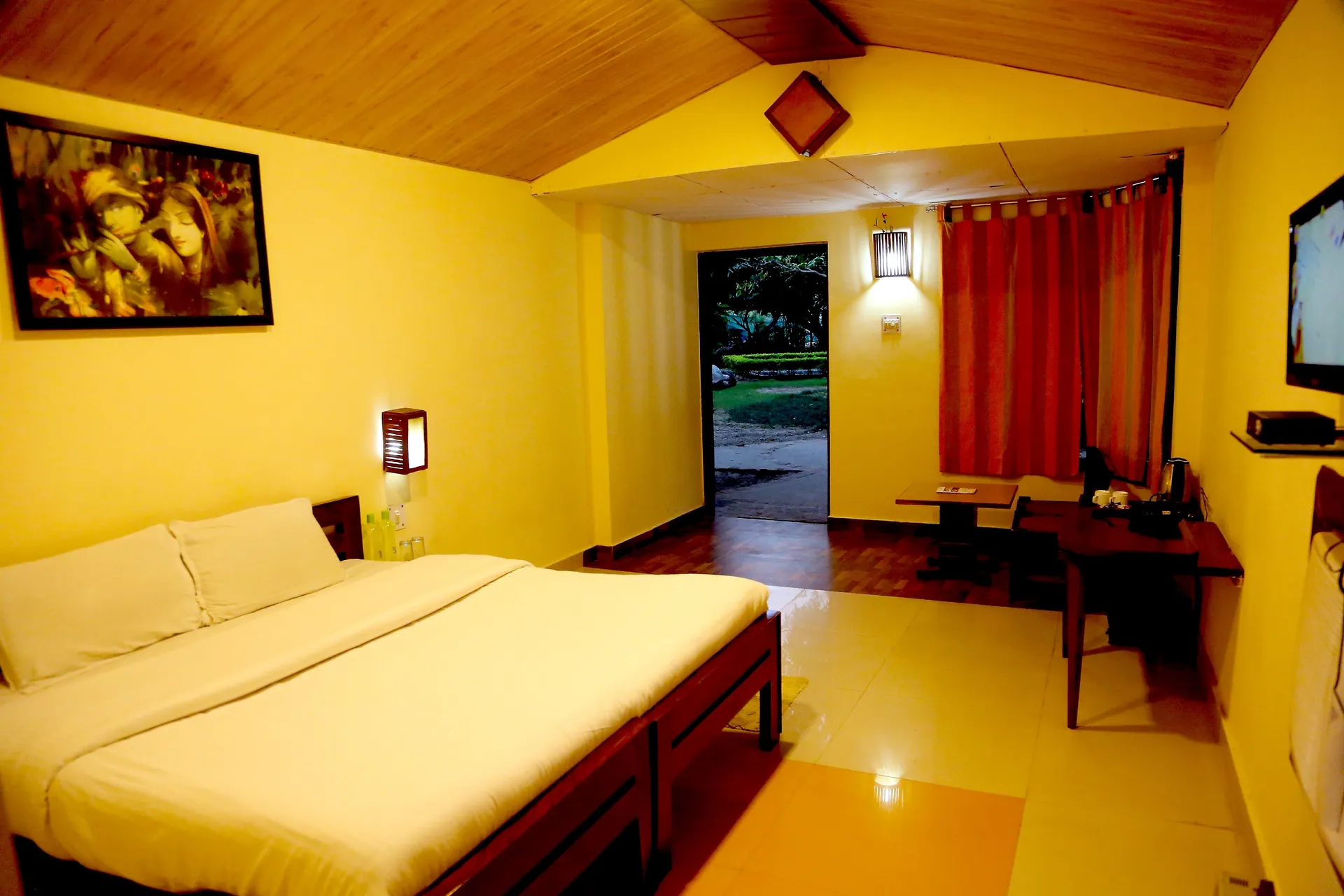 Corbett Wild Resort-A River Access Property Room