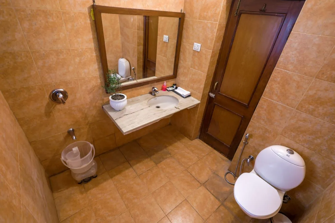 Corbett Wild Resort-A River Access Property Room
