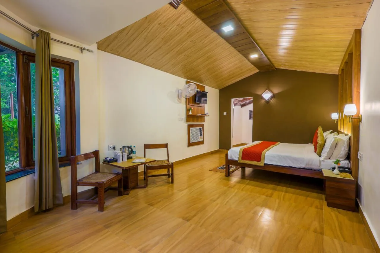 Corbett Wild Resort-A River Access Property Room