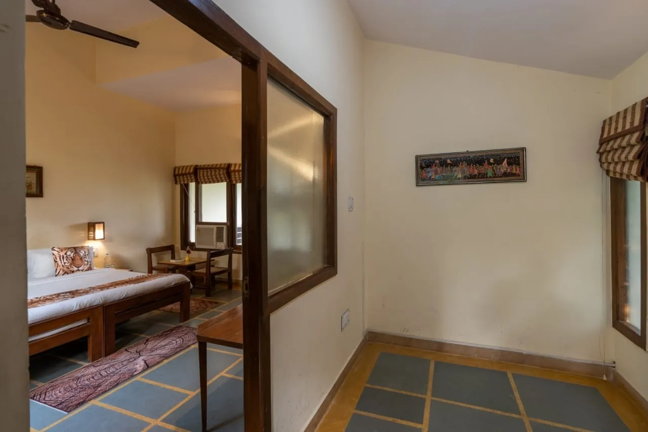 Corbett Wild Resort-A River Access Property Room