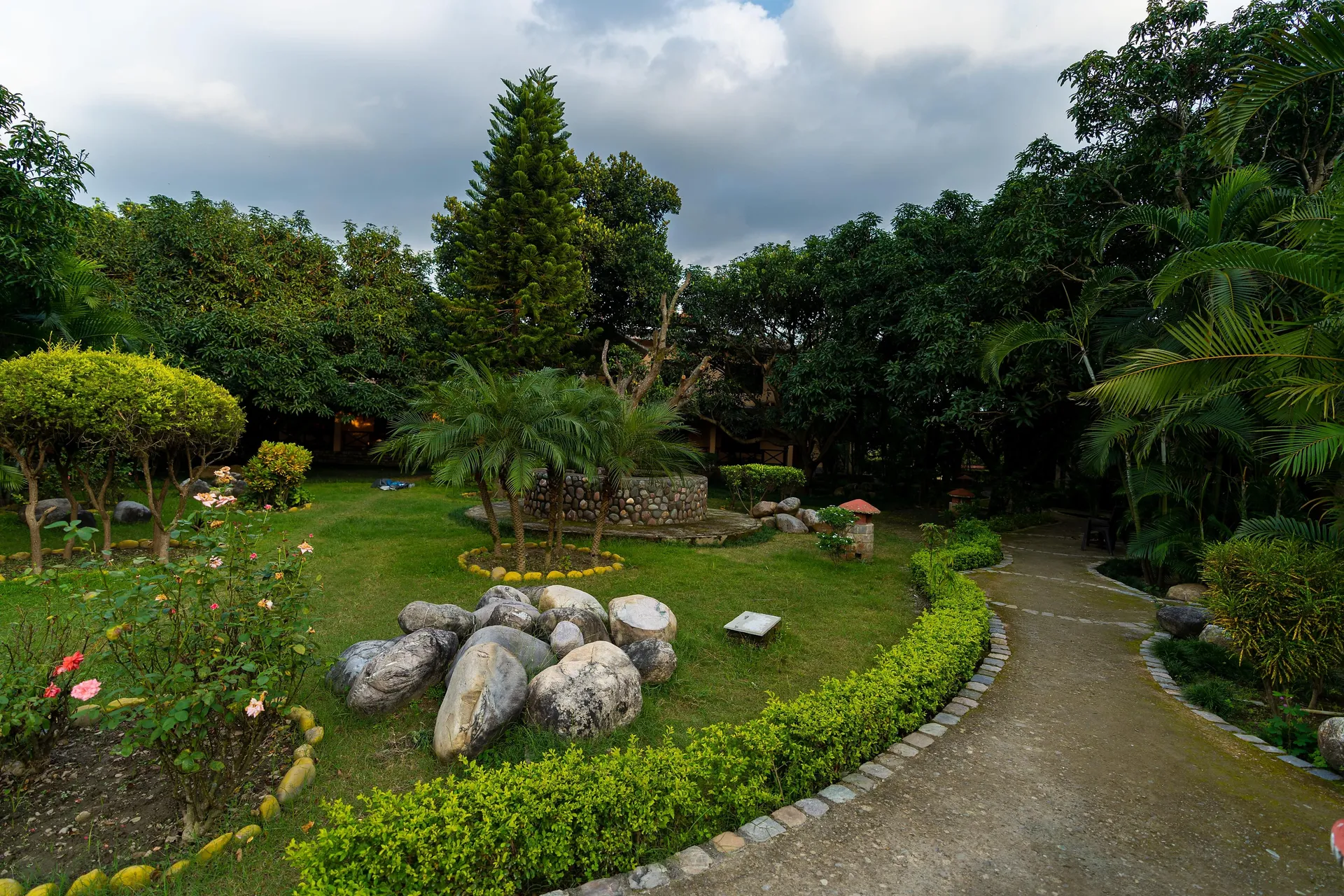 Corbett Wild Resort-A River Access Property Room