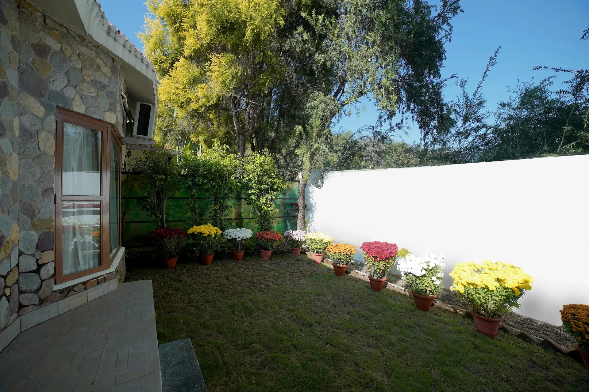 Country Inn Tarika Riverside Resort, Jim Corbett Garden