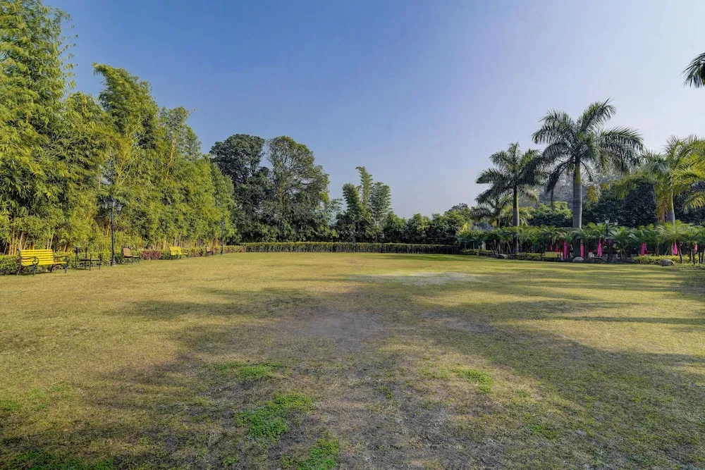 Country Inn Tarika Riverside Resort, Jim Corbett Outdoors