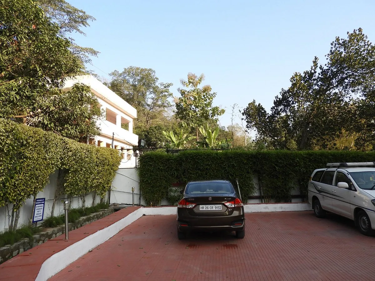 Country Inn Tarika Riverside Resort, Jim Corbett Parking