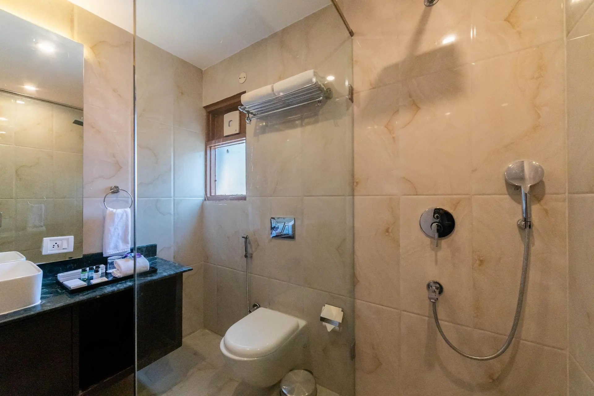 Country Inn Tarika Riverside Resort, Jim Corbett Room
