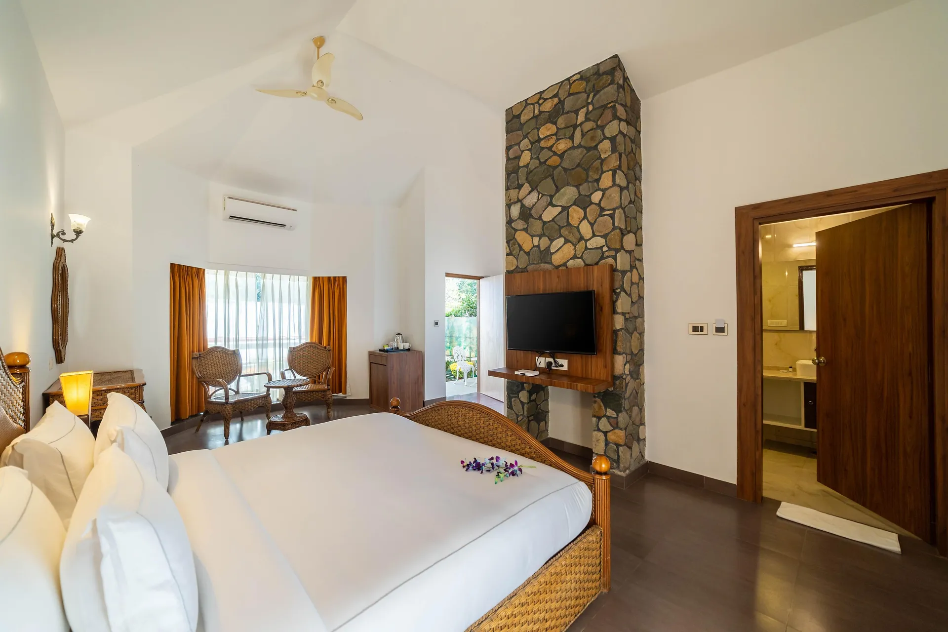 Country Inn Tarika Riverside Resort, Jim Corbett Room