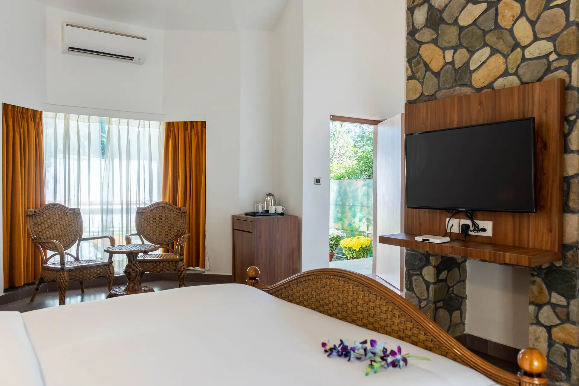 Country Inn Tarika Riverside Resort, Jim Corbett Room