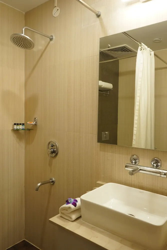 Country Inn Tarika Riverside Resort, Jim Corbett Room