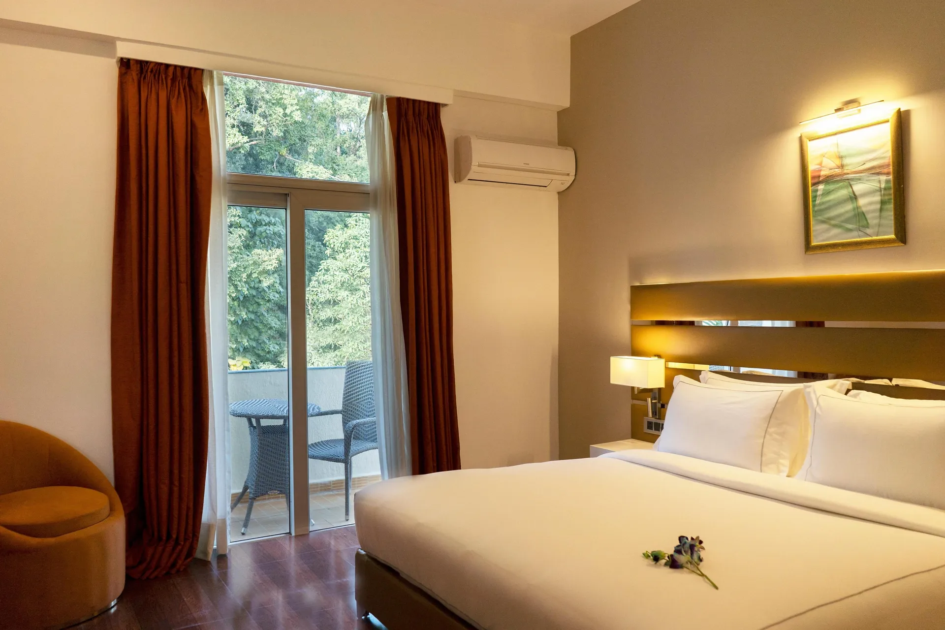 Country Inn Tarika Riverside Resort, Jim Corbett Room