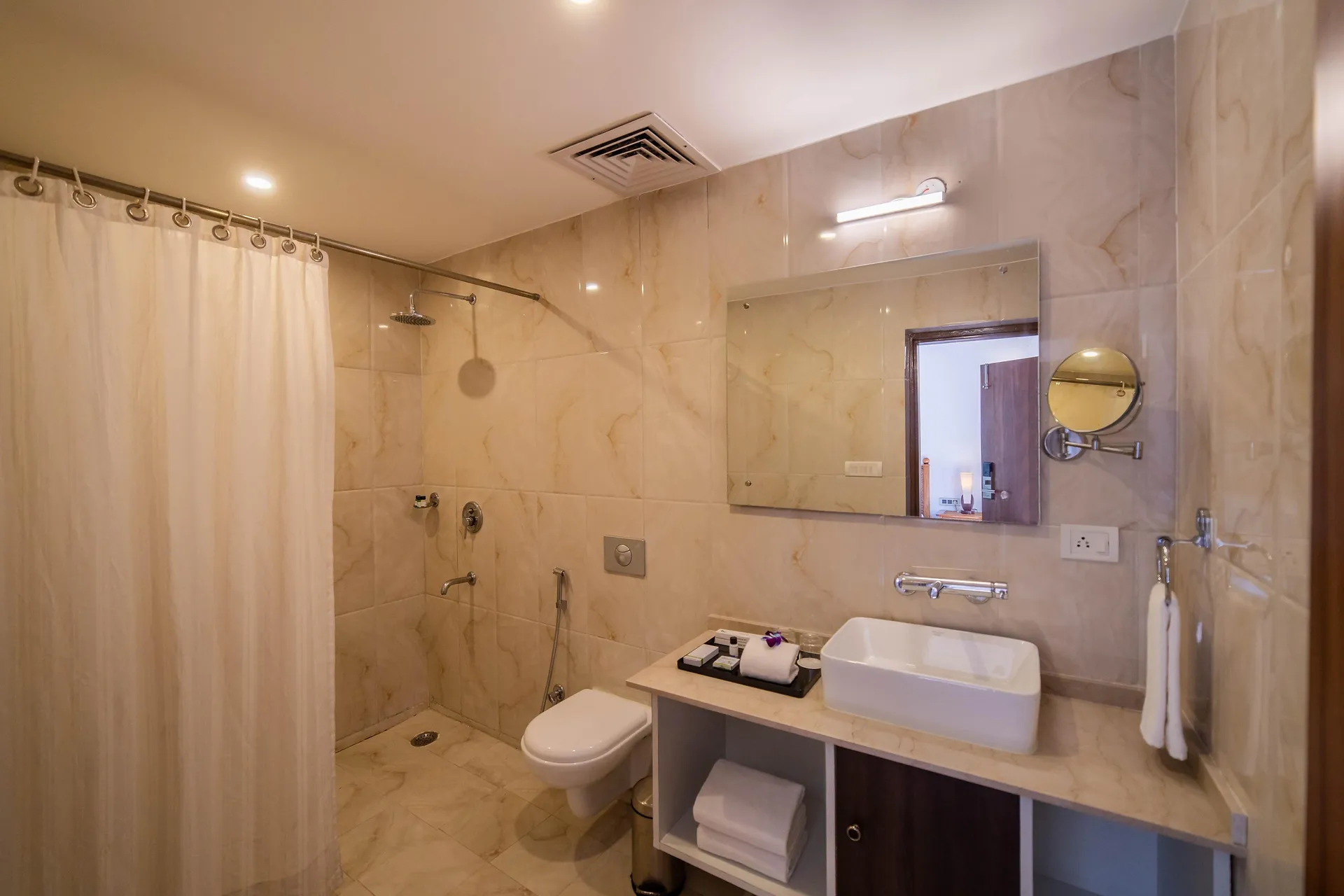 Country Inn Tarika Riverside Resort, Jim Corbett Room