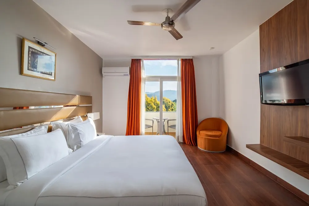Country Inn Tarika Riverside Resort, Jim Corbett Room