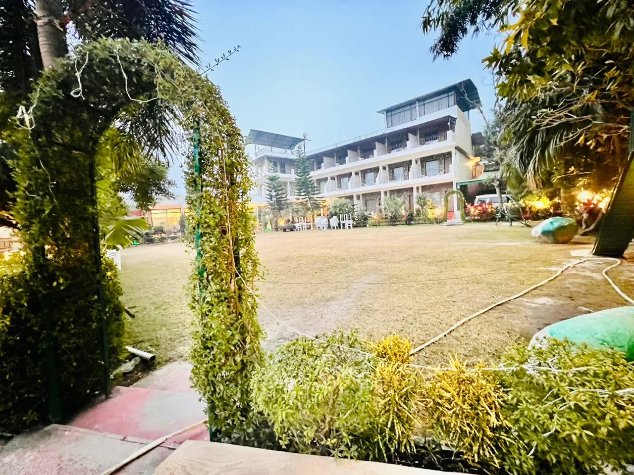 Dee Fellow Resorts Common Area