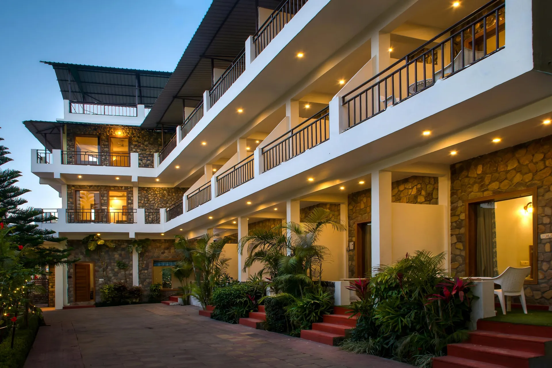 Dee Fellow Resorts Others