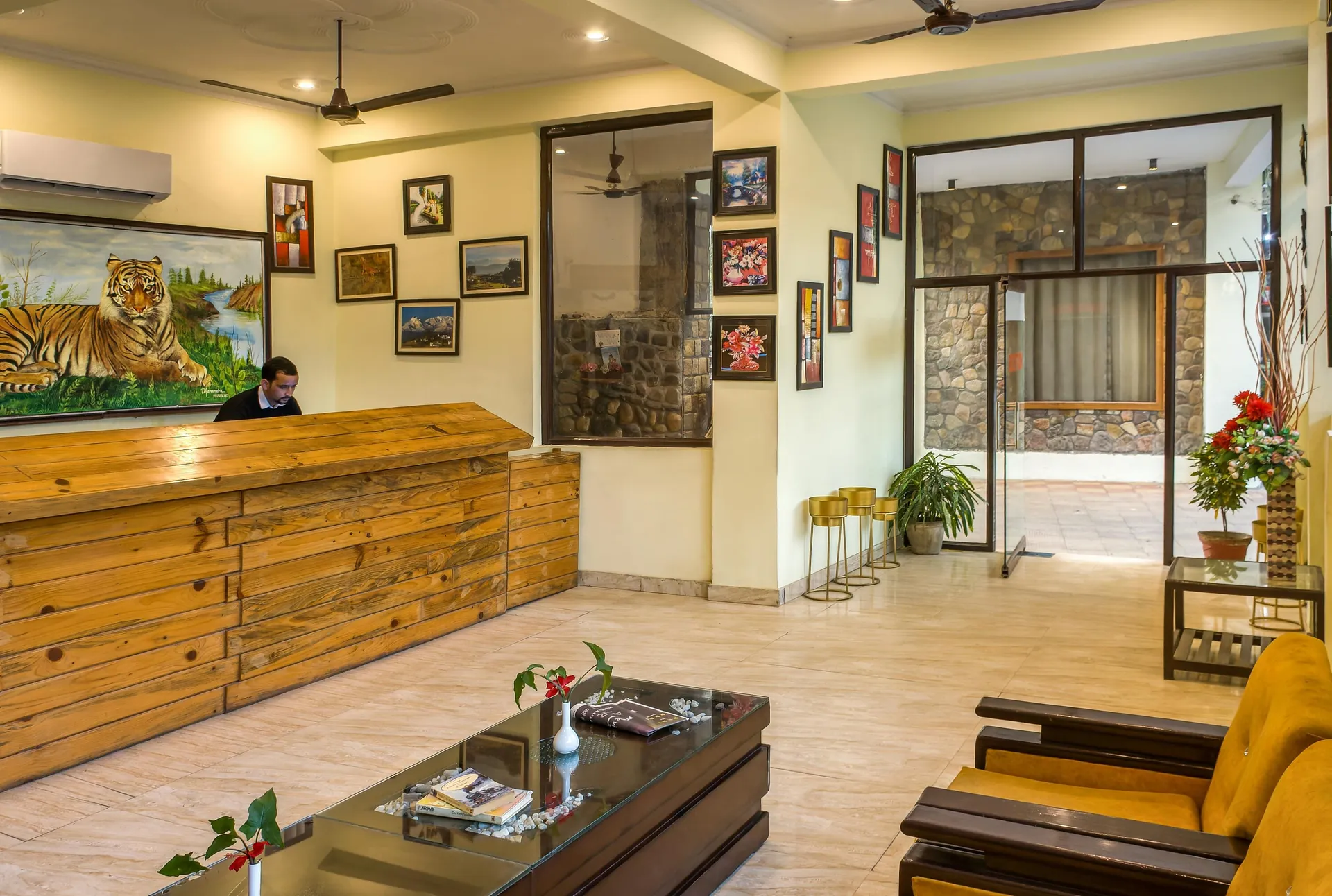 Dee Fellow Resorts Reception