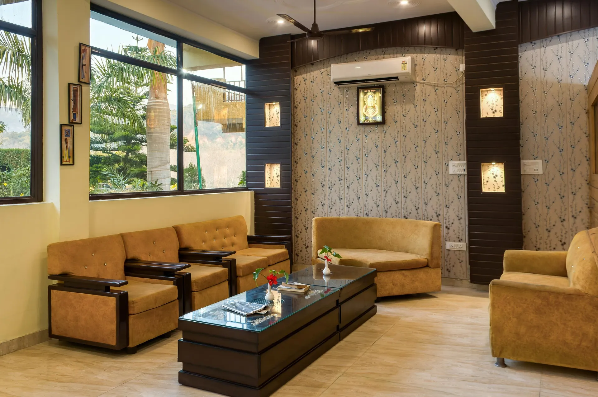 Dee Fellow Resorts Reception
