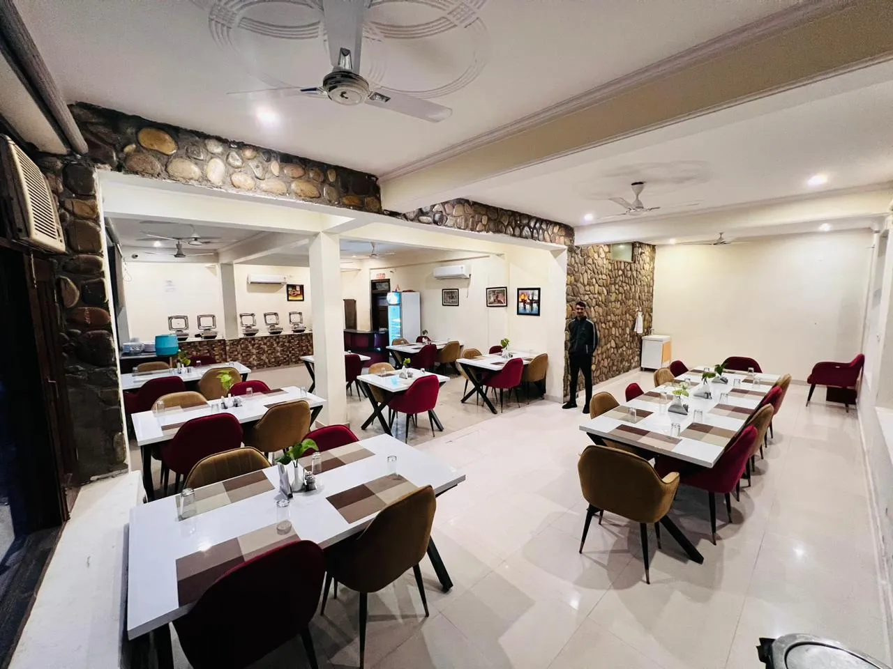 Dee Fellow Resorts Restaurant