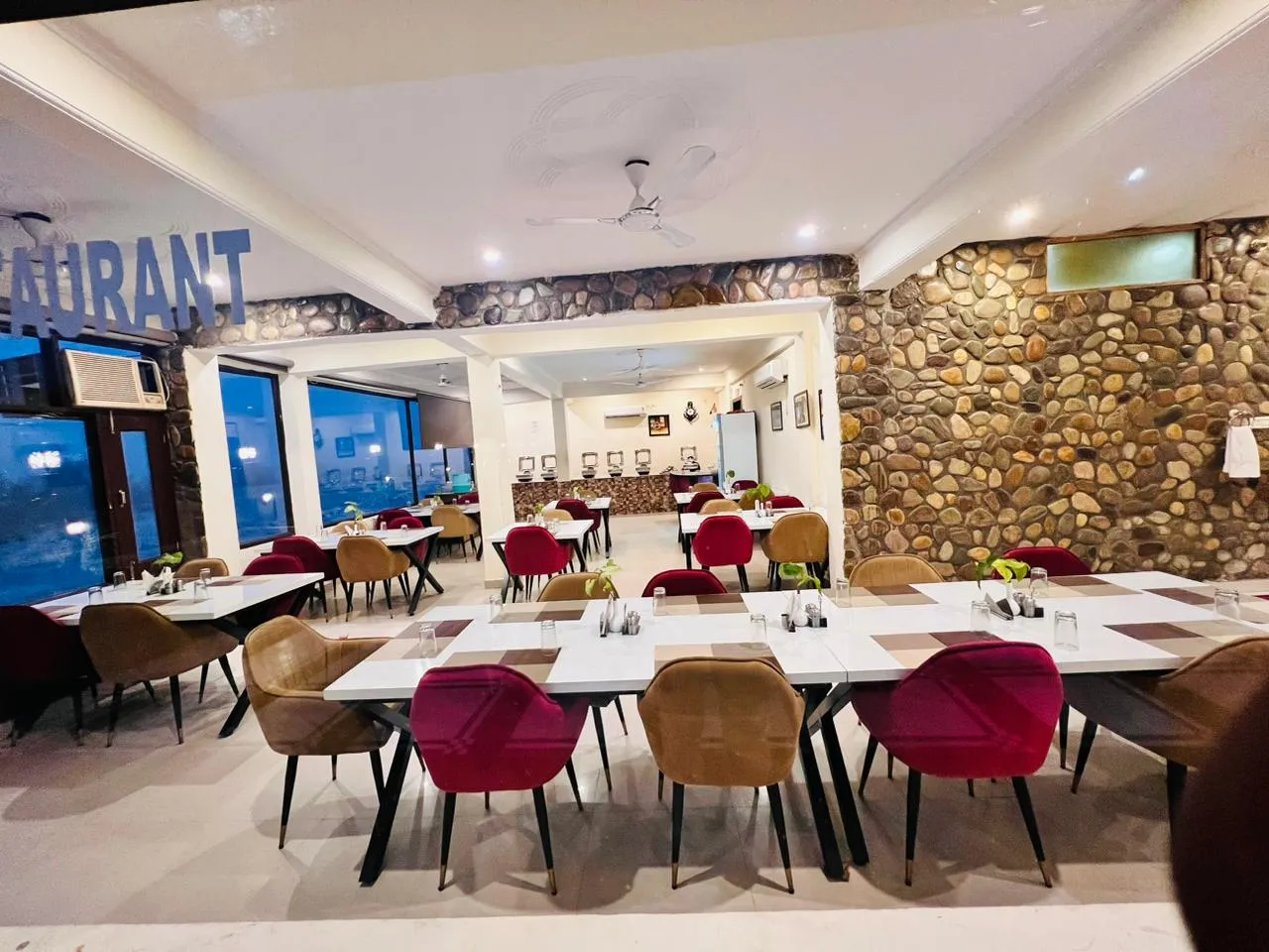 Dee Fellow Resorts Restaurant