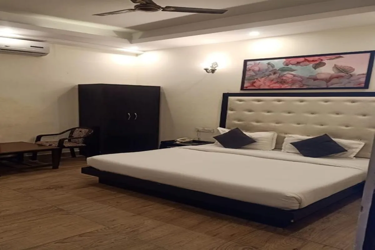 Dee Fellow Resorts Room