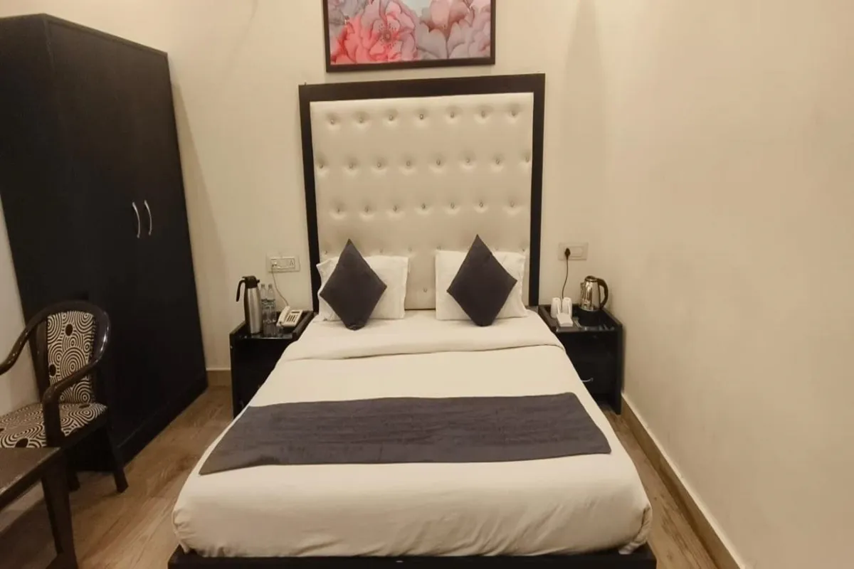 Dee Fellow Resorts Room