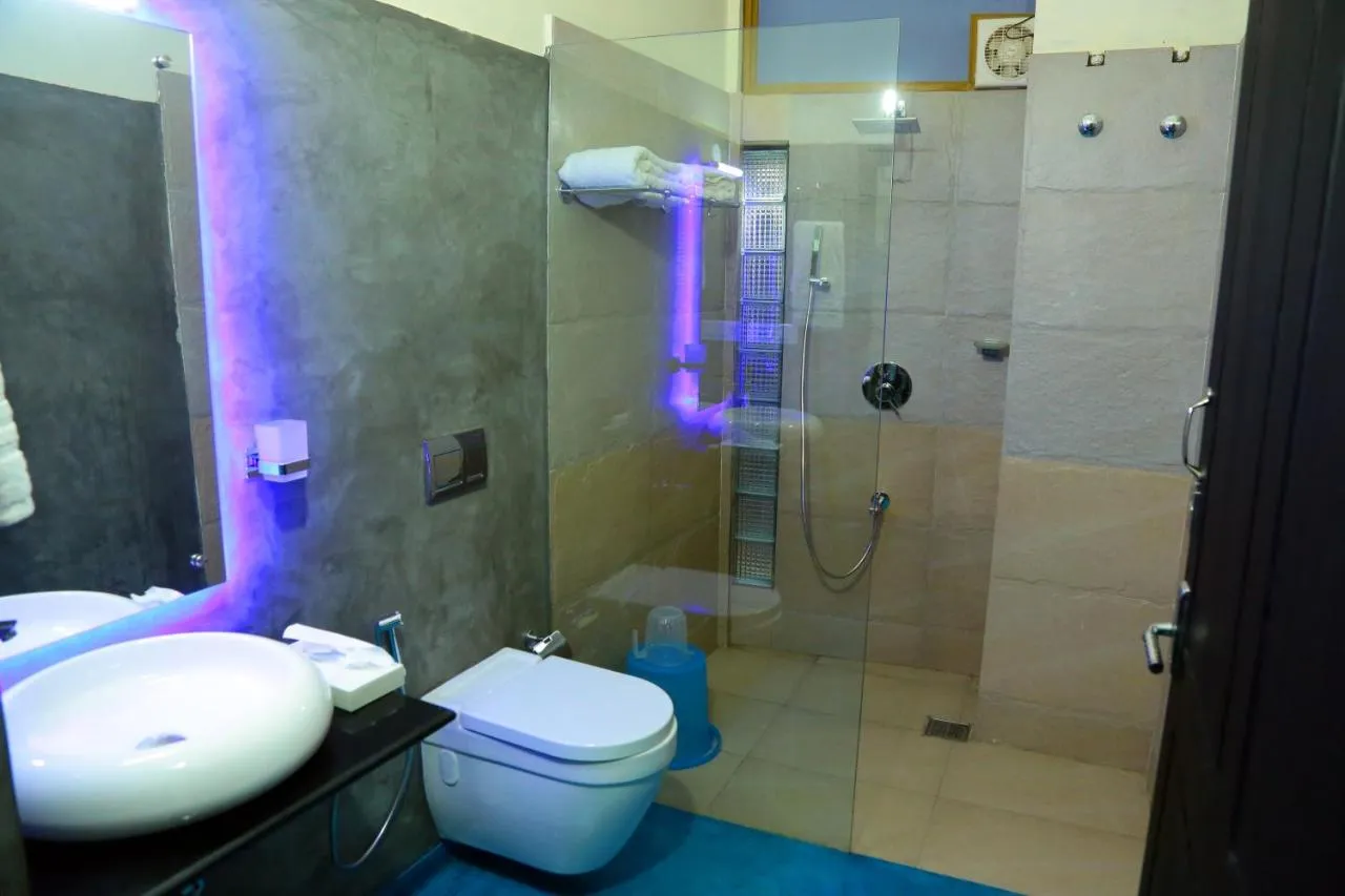 Dee Fellow Resorts Washroom