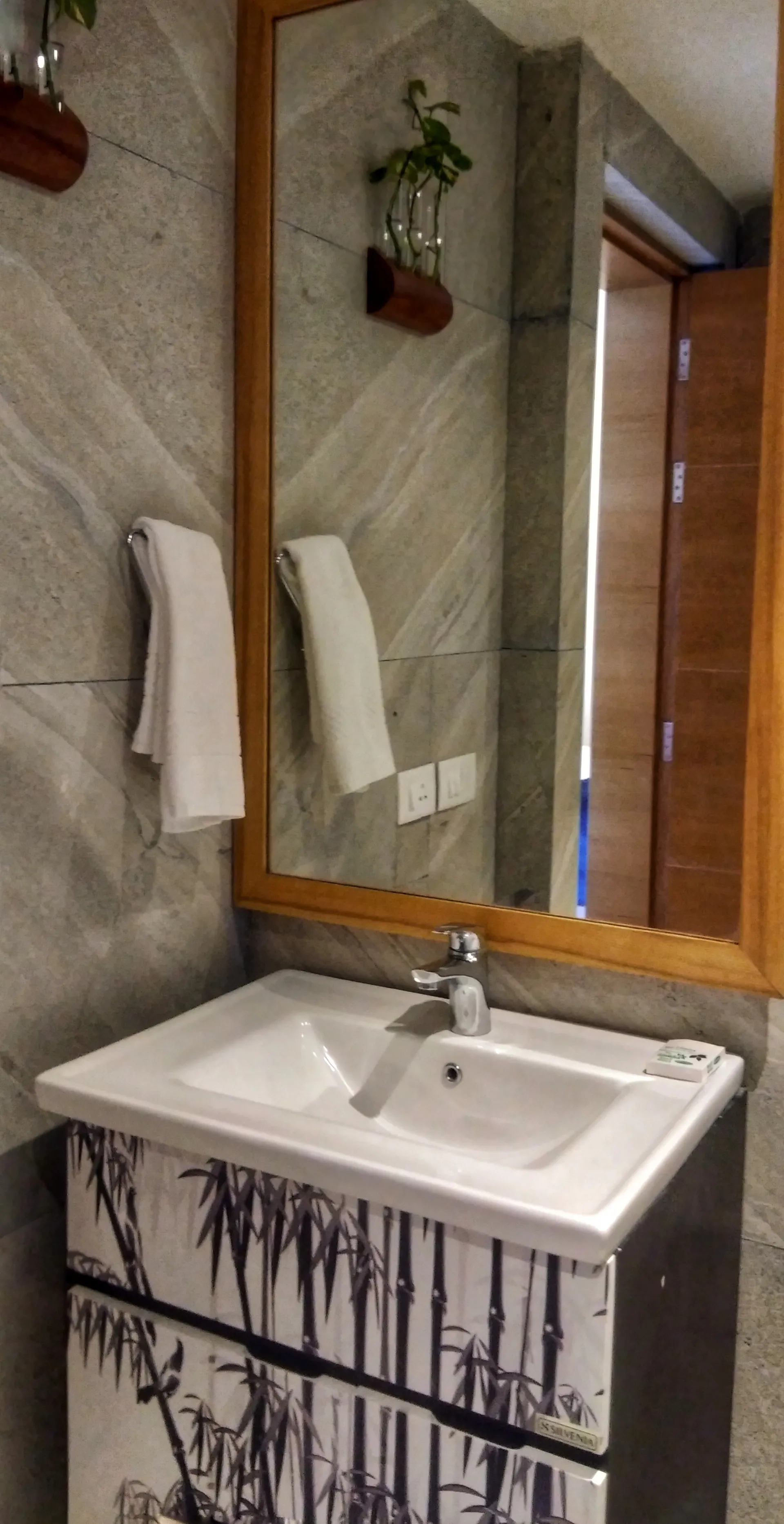 Iris Lite Room