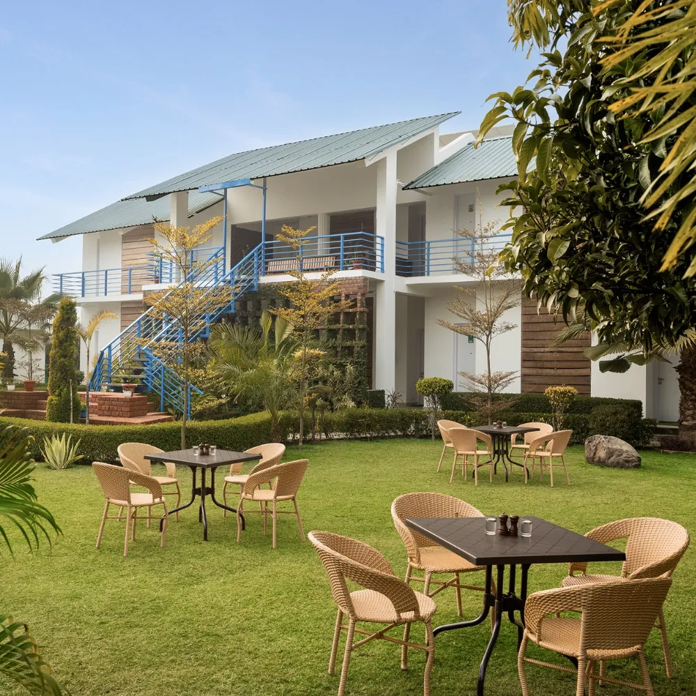 juSTa Lazy Haven, Corbett Facade