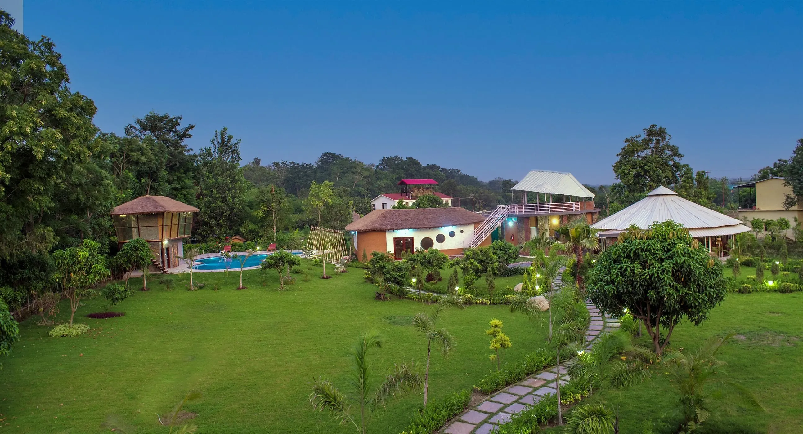 juSTa Lazy Haven, Corbett Facade